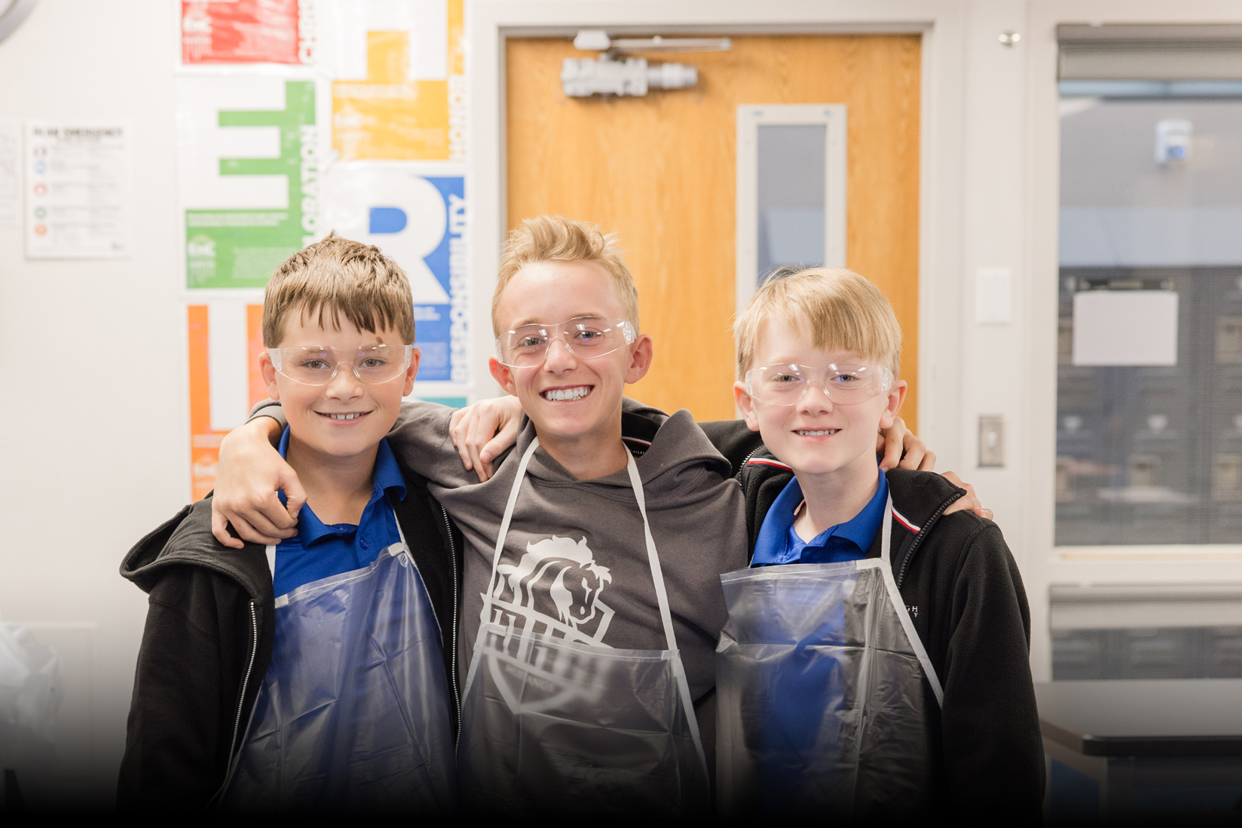 Middle School Science Lab: 3 Friends